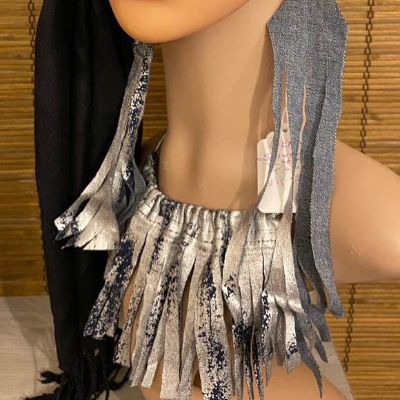 DENIM & METALLIC FRINGED EARRINGS - Picture 4 of 8